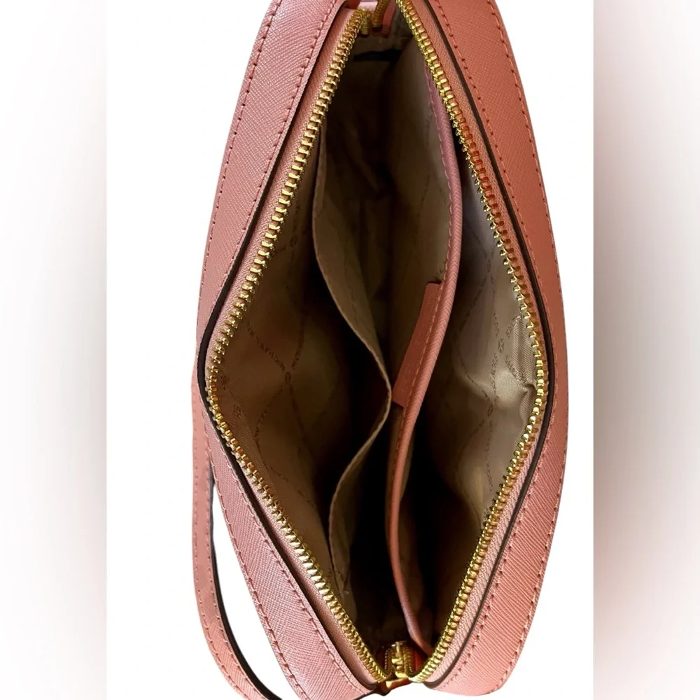 HP x 3 ☄️🥳 Michael Kors Leather Primrose Crossbody Bag with Gold Accents SOLD! - Picture 8 of 13